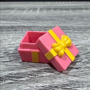 Littlest Pet Shop | Pink & Yellow Present (2007) - Collectible Toy Set Piece